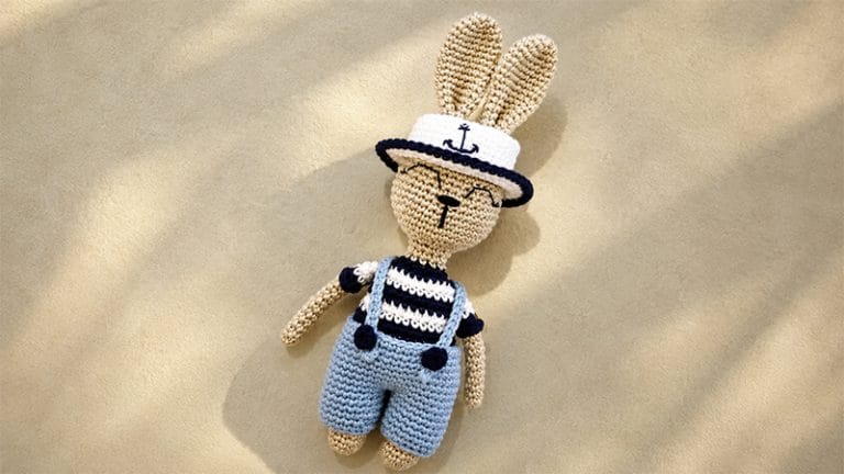 Captain Bunny Amigurumi